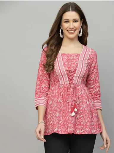 Top rosa con estampado floral
