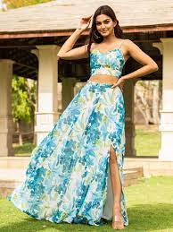 Top azul y falda